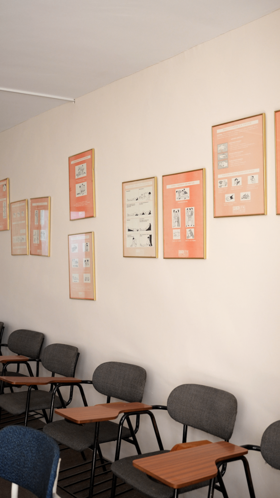 Kurs sınıfındaki oturma düzeni ve eğitim alanı